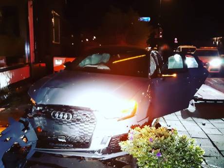 Met 260 per uur op de vlucht vanuit Prinsenbeek: Audi crasht in Reeuwijk