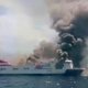 Uitgebrande veerboot voor Mallorca wordt naar haven gesleept