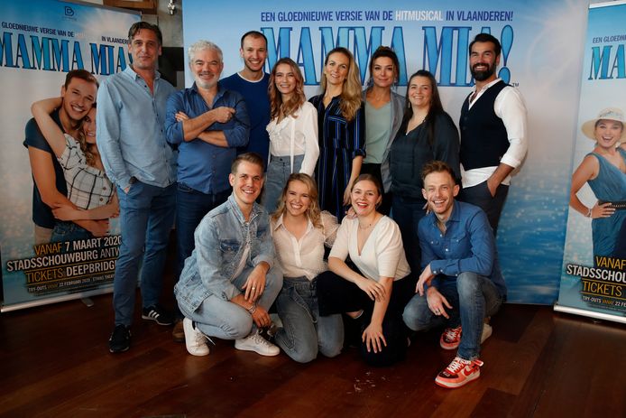 De cast van de musical 'Mamma Mia!'