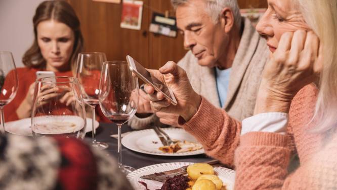 “Rond kerst worden spanningen voelbaarder.” Expert legt uit hoe je de feestdagen met je familie overleeft