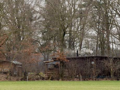 Illegaal gebouwde woning in natuurgebied bij Losser moet weg: doen de eigenaren het niet zelf, dan laat de gemeente het doen