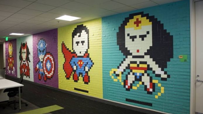 man geeft saai kantoor make over met ruim 8 000 post its bizar ad nl