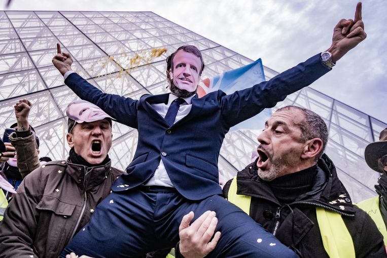 Protest in Parijs, 21 december 2019. Macrons presidentschap begon voorspoedig, de ‘Franse Obama’ stemde de mensen optimistisch. En toen kwamen de gele hesjes. Beeld Joris Van Gennip