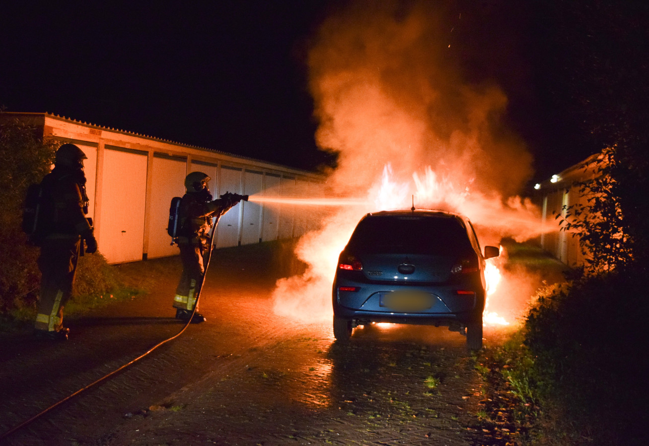 Drukke avond voor brandweer in Doetinchem vier autobranden in korte