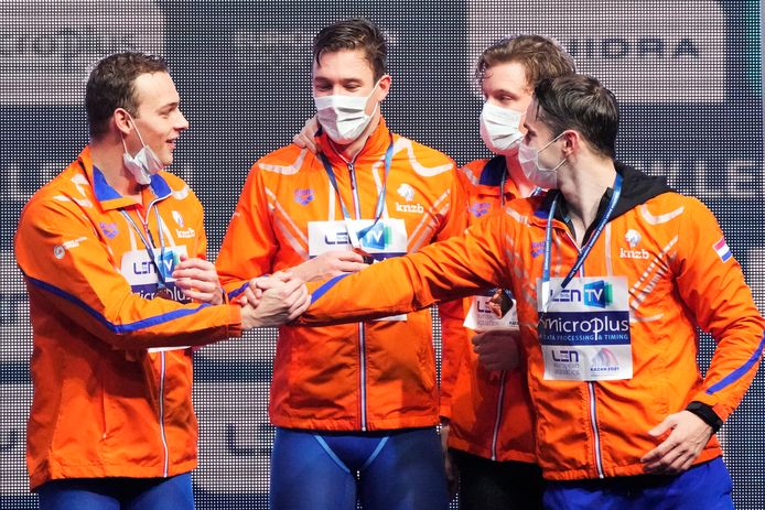 Nederland wint brons op de 4x50 meter wisselslag.