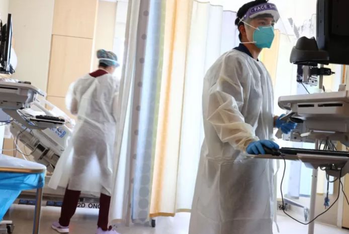 Au total, 367 personnes sont encore hospitalisées en raison du Covid-19 (+19%), dont 93 patients traités en soins intensifs (-1%).