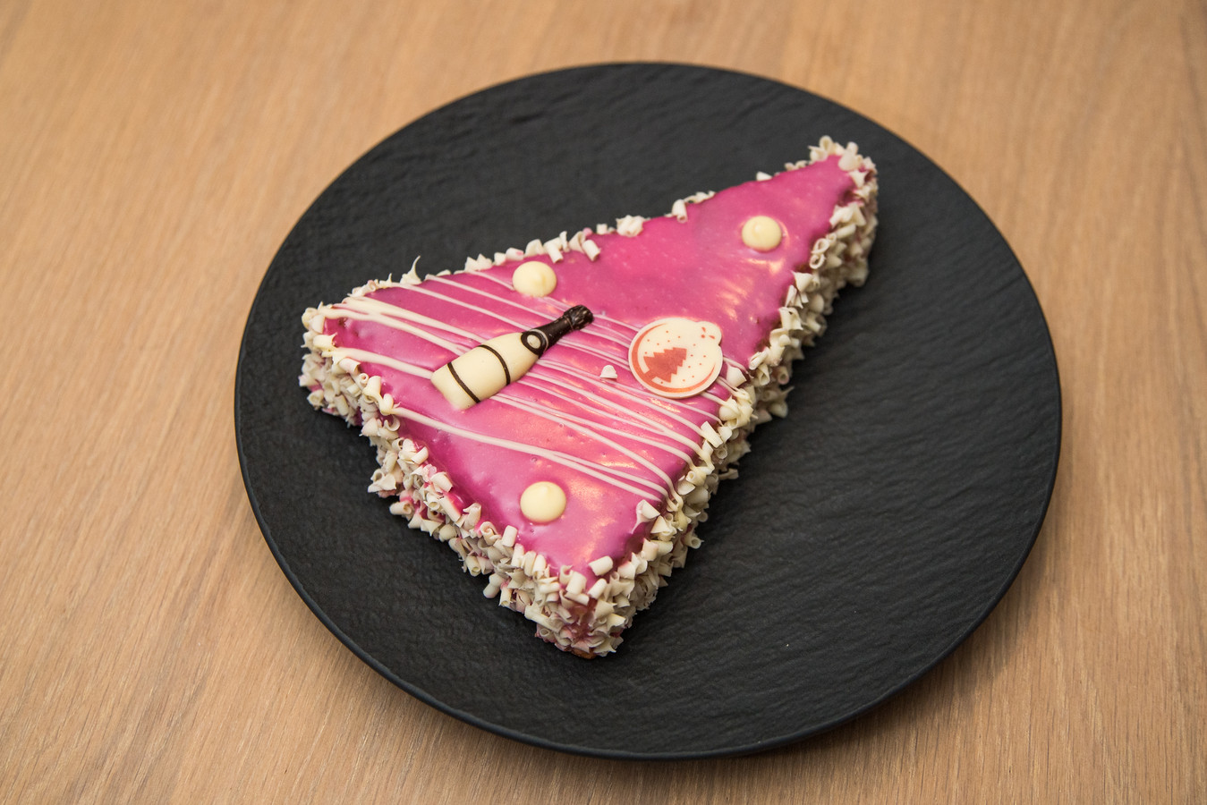 C Est Juste Bon Pour Les Poules Du Jardin Un Chef Etoile Teste 10 Buches De Noel Du Supermarche Foto 7sur7 Be