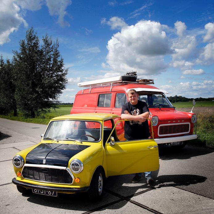 Geert (25) maakt van brandweerbus een camper en laat een afgekeurde ‘Mr