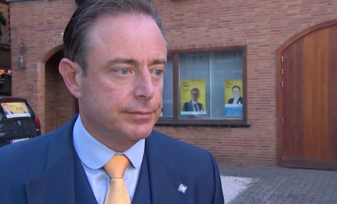 Bart De Wever (N-VA) is bereid om met alle partijen aan tafel te zitten om een coalitie te vormen in Antwerpen.