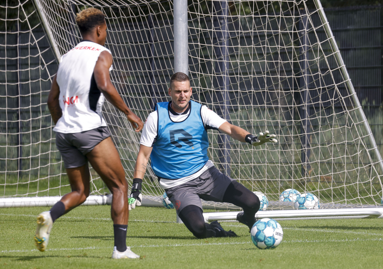 Tim Coremans tot winterstop uitgeschakeld, Sparta verder compleet