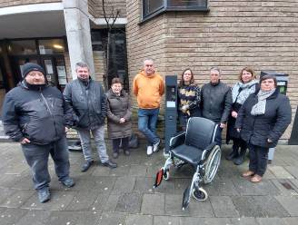 Kritiek op nieuw parkeerbeleid voor personen met een handicap: “Mensen met een handicap hebben vaak meer dan 2 personen waar ze beroep op doen voor hun verplaatsingen”