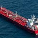 Russische olietankers varen af en aan; de Sunny Liger ligt vooral te dobberen voor de bühne