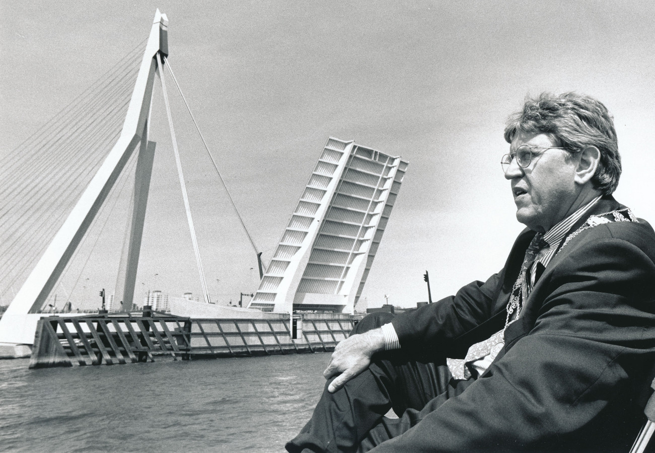 Burgemeester Bram Peper was een visionair, maar de bonnetjesaffaire ...