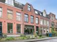 Om de hoek van de Koppelpoort wonen? Dit huis in de Schimmelpenninckstraat staat te koop