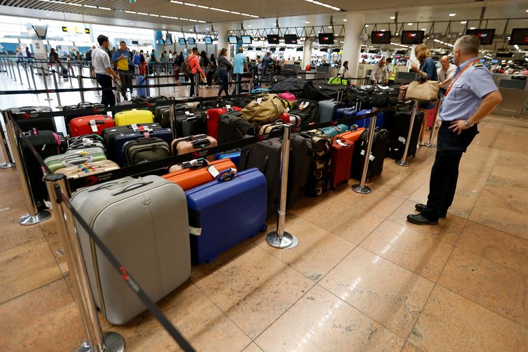 Anders dan bij Brussels Airlines en Thomas Cook, kunnen passagiers bij TUI wél rekenen op compensatie: 60 euro per dag dat de bagage niet op bestemming is.  Beeld BELGA