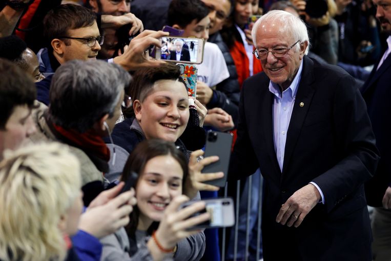 De democratische presidentskandidaat Bernie Sanders op campagnetour in New Hampshire. Beeld Reuters