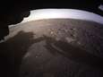 Alsof je er zelf bent: NASA deelt eerste haarscherpe kleurenfoto van planeet Mars