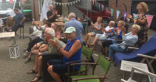 Lulboompop online: headbangend barbecueën in de eigen achtertuin - BD.nl