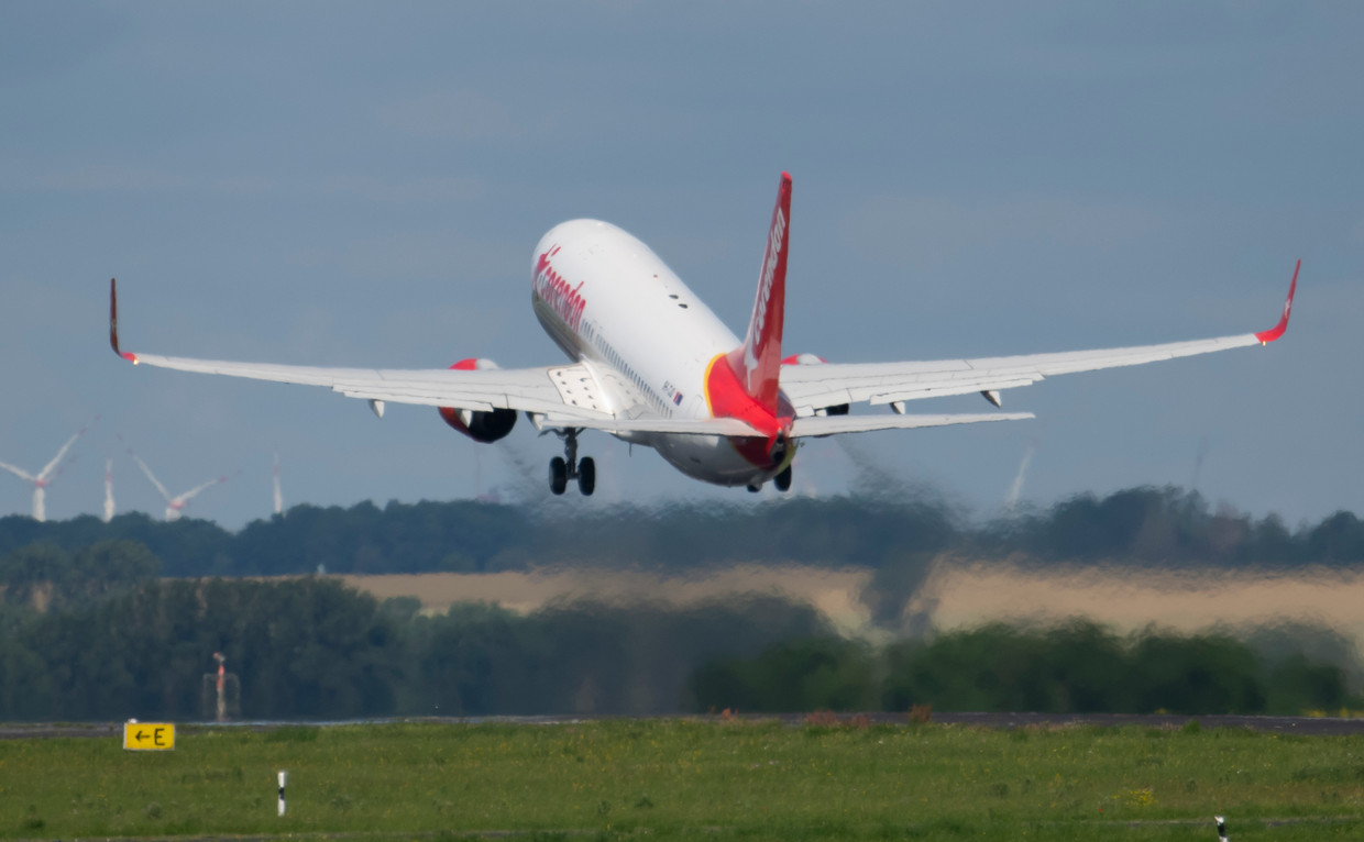 Een vliegtuig op weg naar Rhodos voor een testreis.  Beeld AP