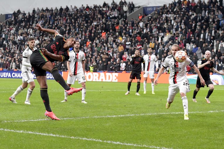 Sébastien Haller begon tegen Besiktas op de bank en bekroonde zijn invalbeurt met twee doelpunten.  Beeld Gerrit van Keulen/ANP