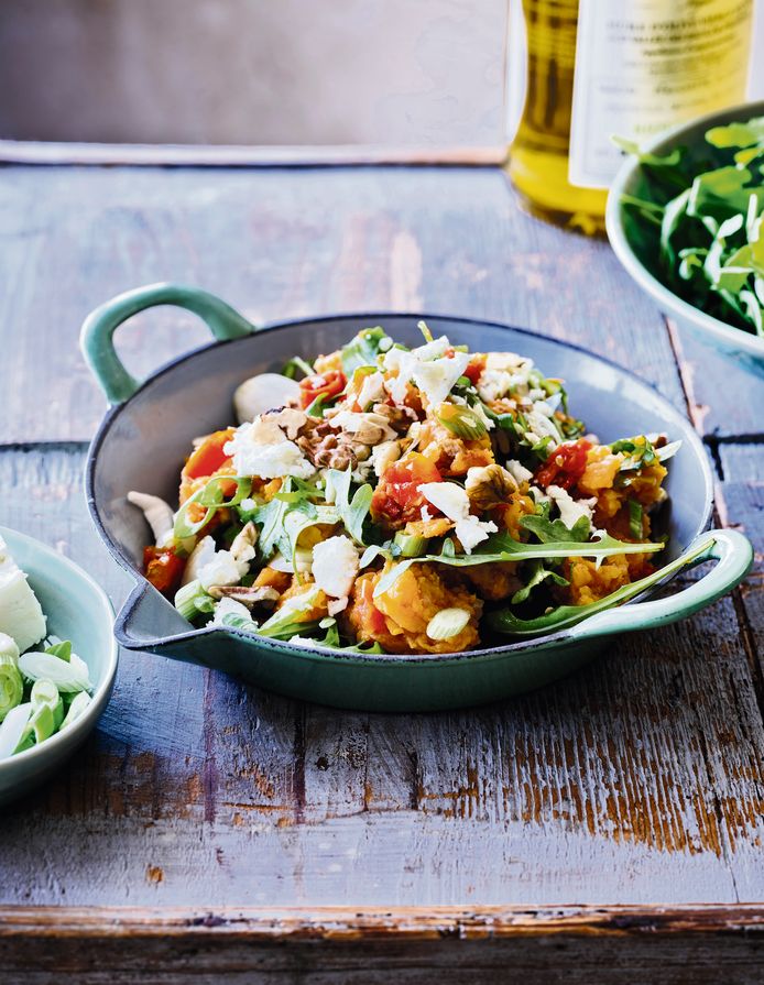 Casseruola con patate dolci, peperoncino, rucola e feta di Sandra Bakary