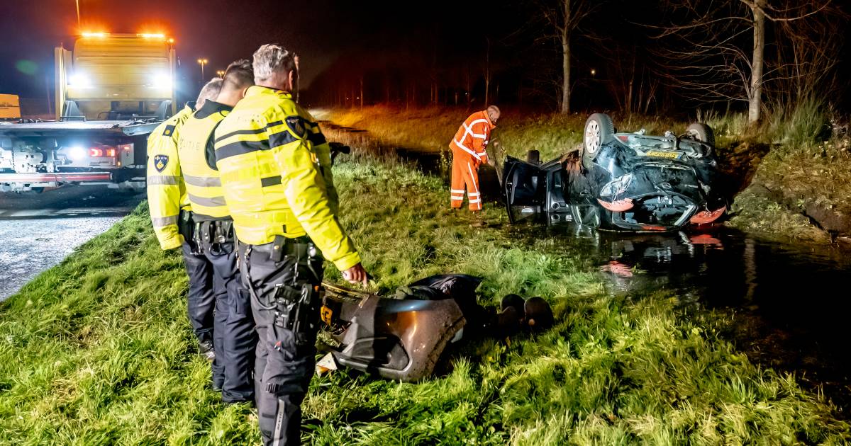 Car with Driver and Three Children Ends Up Upside Down in Ditch Near A16