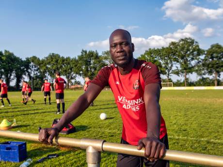Senegalese globetrotter is gelukkig bij Sprundel: ‘Heb bij veel clubs gespeeld, maar dit voelt als familie’