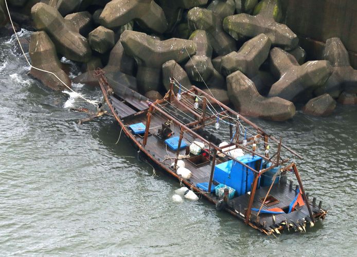 Op 24 november vonden onderzoekers acht lijken op deze vissersboot.
