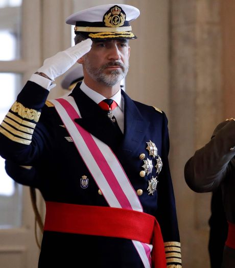 Le roi d'Espagne renonce à l'héritage de son père et lui retire sa dotation