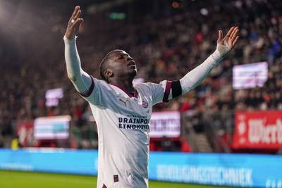 Johan Bakayoko, buteur et passeur, porte le PSV vers la victoire à Twente