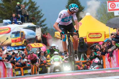 Froome dankt Poels na winst op 'monumentale' Zoncolan