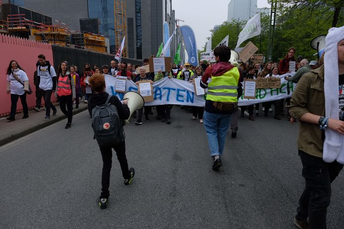 Armoedeorganisaties stappen mee in de betoging. Zij vrezen dat ze vergeten zullen worden in het klimaatdebat.