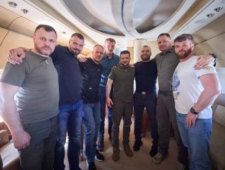 Zelensky haalt verdedigers van Marioepol terug uit Turkije, Rusland reageert furieus
