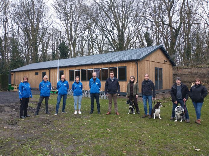 De Brugse IJsberen en de hondenclub K-otic Flyers maken gebruik van het nieuwe lokaal aan kasteel Koude Keuken in Brugge.