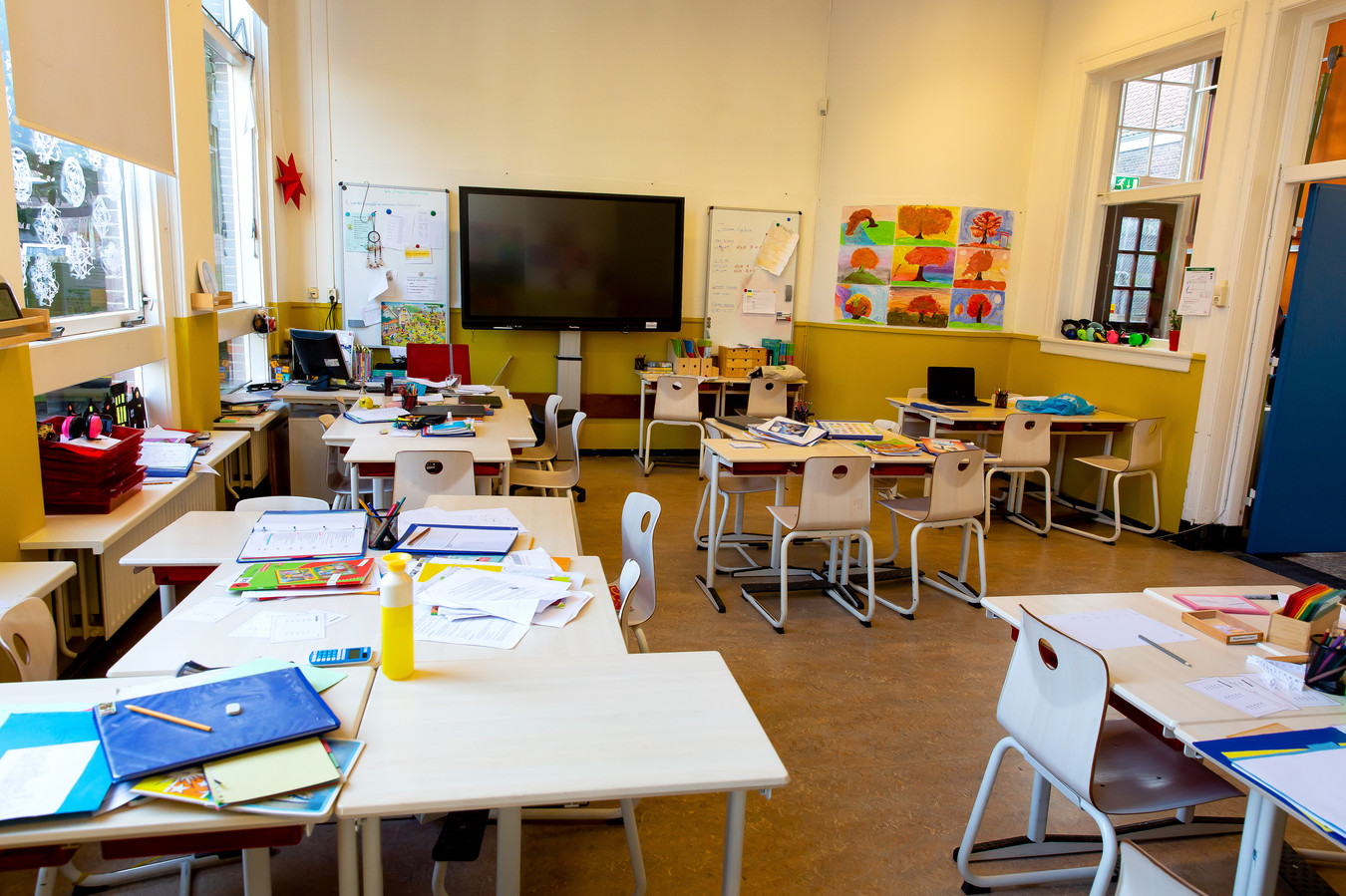 Een lege klas op een Rotterdamse school. Foto ter illustratie.