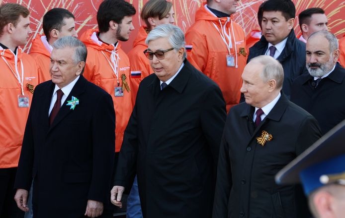 Poetin met de Kazachse president Kassym-Jomart Tokayev (midden) en de president van Oezbekistan Shavkat Mirziyoyev.