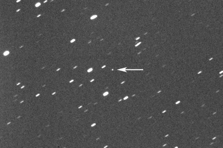 This asteroid will pass between the Earth and the Moon this weekend and can be observed