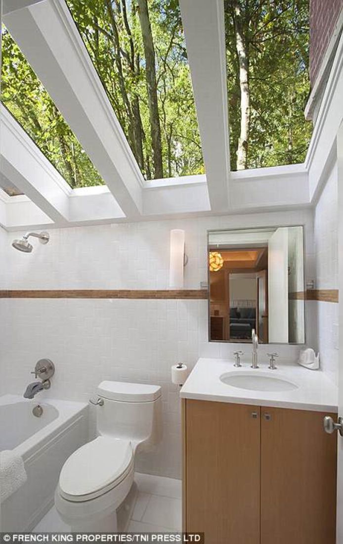 Het huis telt maar liefst 4 badkamers. In deze kan je echt onder de sterren in bad gaan.