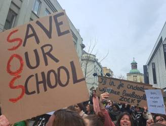 Leerkrachten en leerlingen protesteren tegen lerarentekort bij kabinet van minister Weyts: “Zo kan het niet verder”