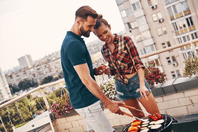 Gezellig barbecueën op het balkon van je appartement? Deze regels moet je in acht nemen.