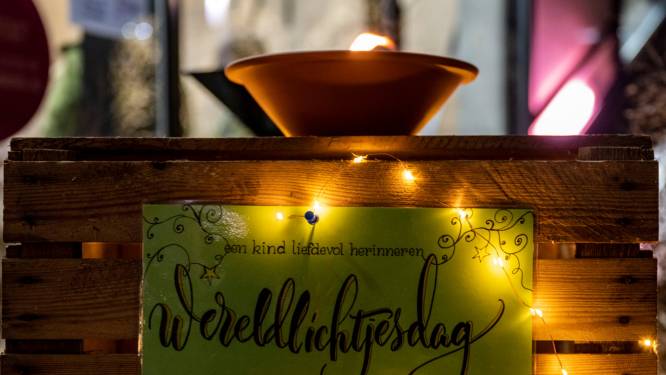 Wereldlichtjesdag op begraafplaats Heimolen: serene herdenking van overleden kinderen met kaarsen, muziek en gedichten