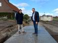 Over de lengte van honderden meters zijn beschadigingen aangericht. Burgemeester Jos Sypré en schepen Claudio Saelens kwamen een kijkje nemen.