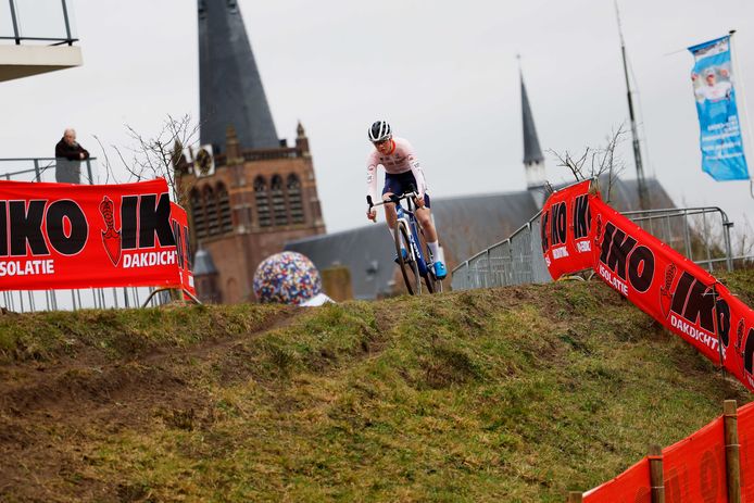 Fem van Empel in actie.