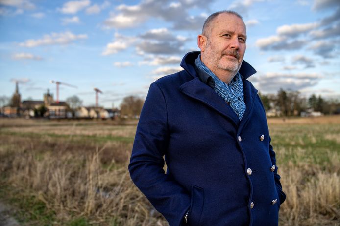 Marc Pos, voor even terug in het Bossche Broek waar hij als jong ventje rondliep: ,,De afstand tot het heden overbruggen, dat is waar ik in de kern naar op zoek ben.’’