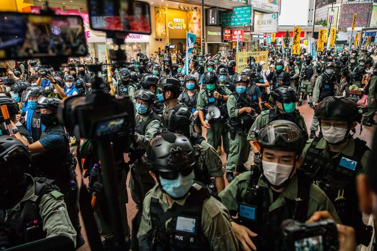 De politie in de straten van Hongkong. Beeld AFP