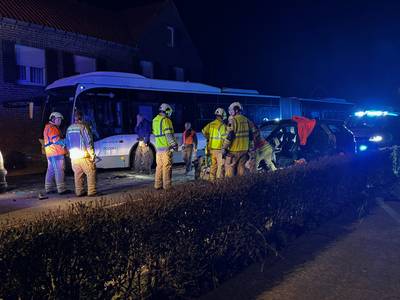Vrouw (54) kritiek en 7 lichtgewonden bij ongeval met bus in Jabbeke
