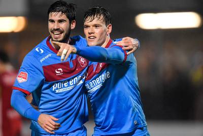 FC Twente lost Den Bosch af als koploper na zege op Almere City