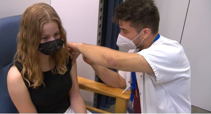 In Genk worden vandaag al 12- tot 15-jarigen gevaccineerd tijdens een 'open prikdag'.