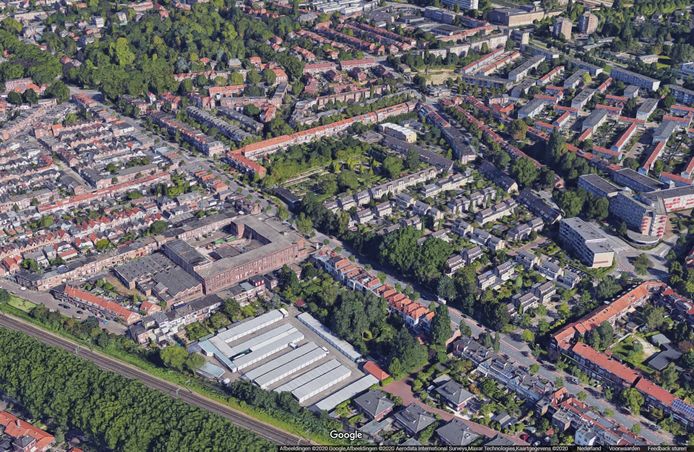 De parkeerdruk in de Vogel- en de Indische Buurt is toegenomen, maar de gemeente wil niet spreken van een waterbedeffect.