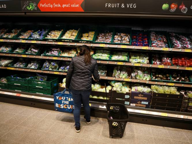 Britse supermarkten wantrouwen verarmde klanten: steak, koffie en kaas beveiligd